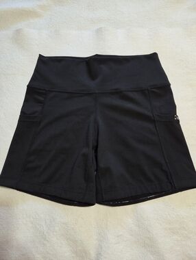 Constantly Varied Women's HighWaist Black Athletic Shorts with Side Pockets Sz M